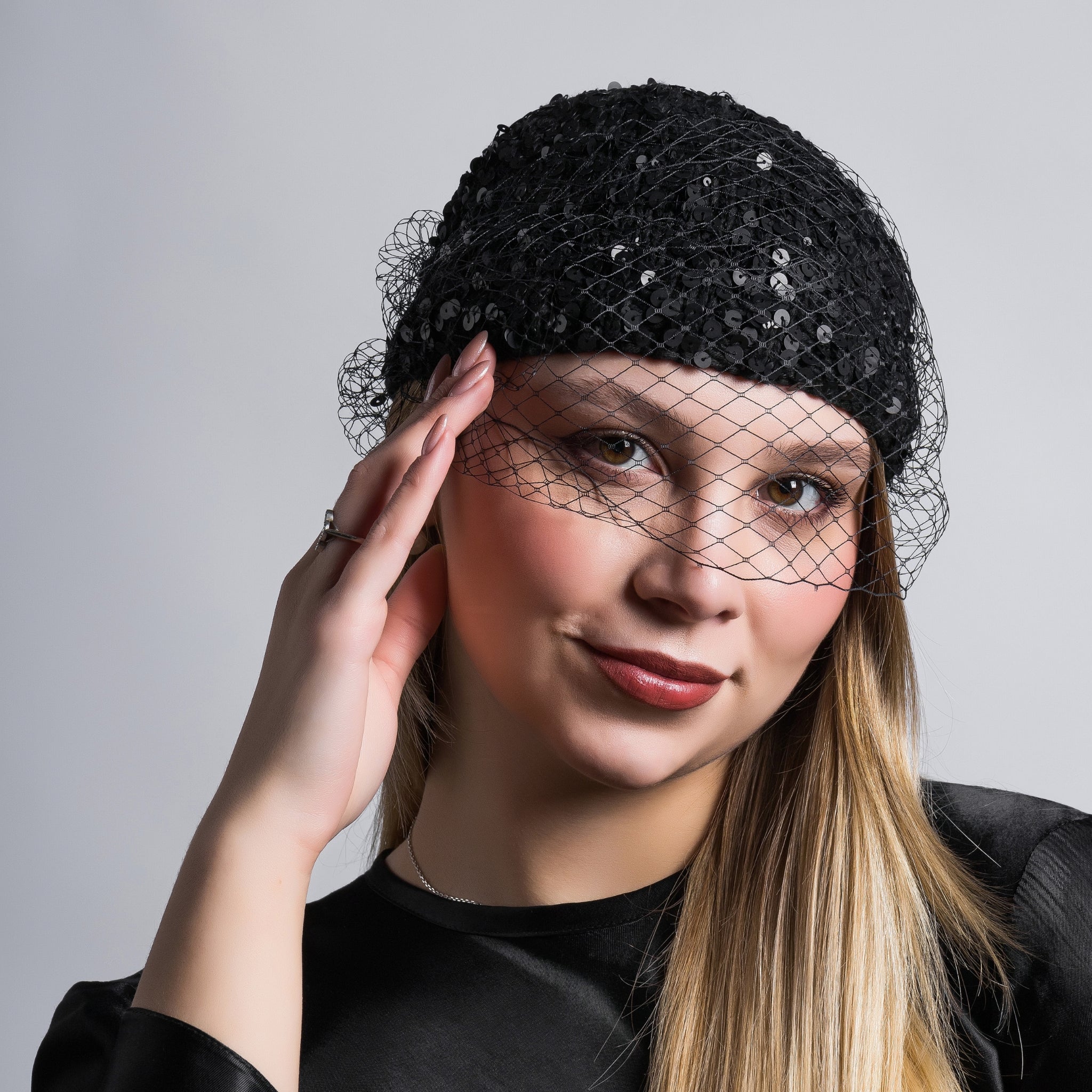 Шапка з паєтками (без вуалі)