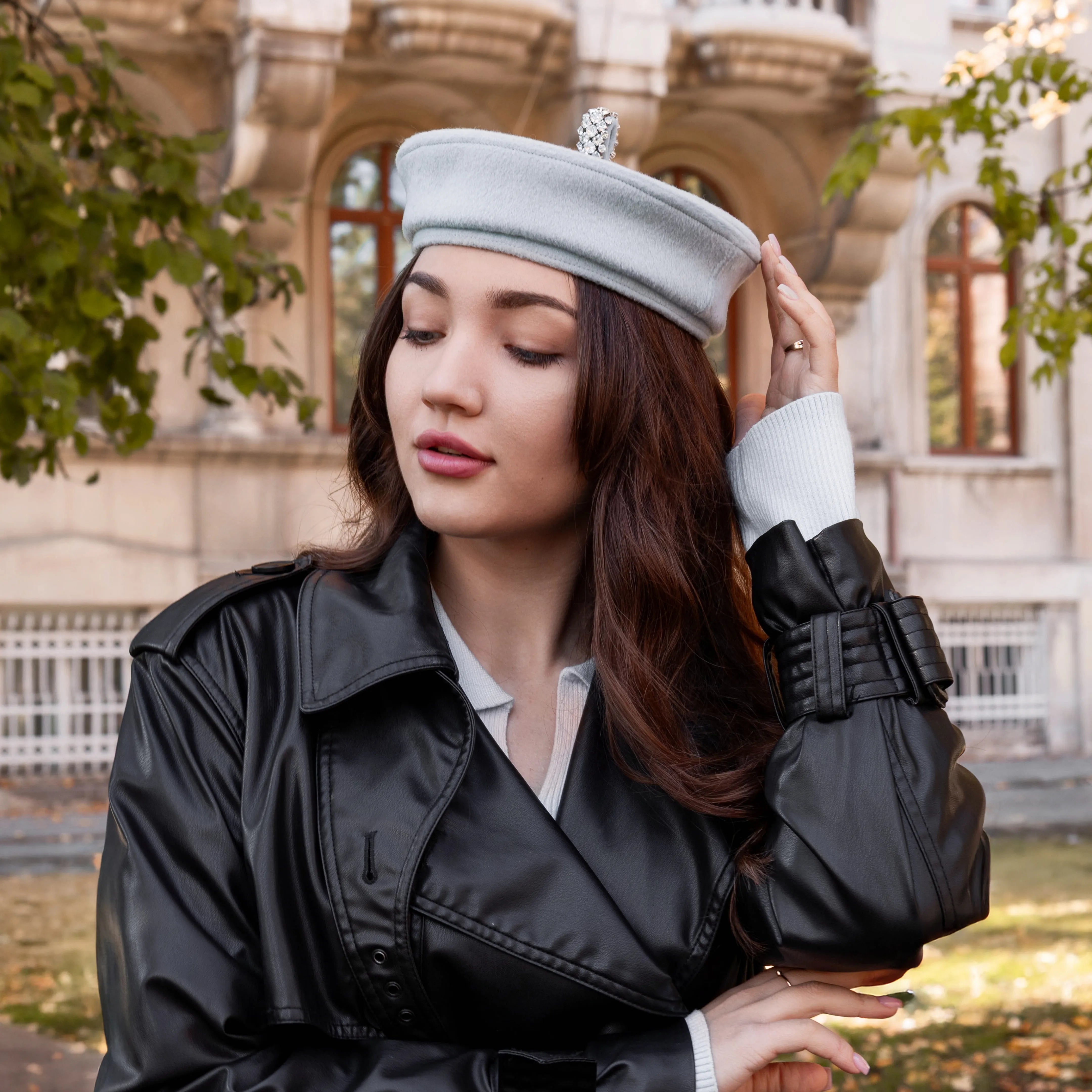 Берет зі стразовим хвостиком м'ятний