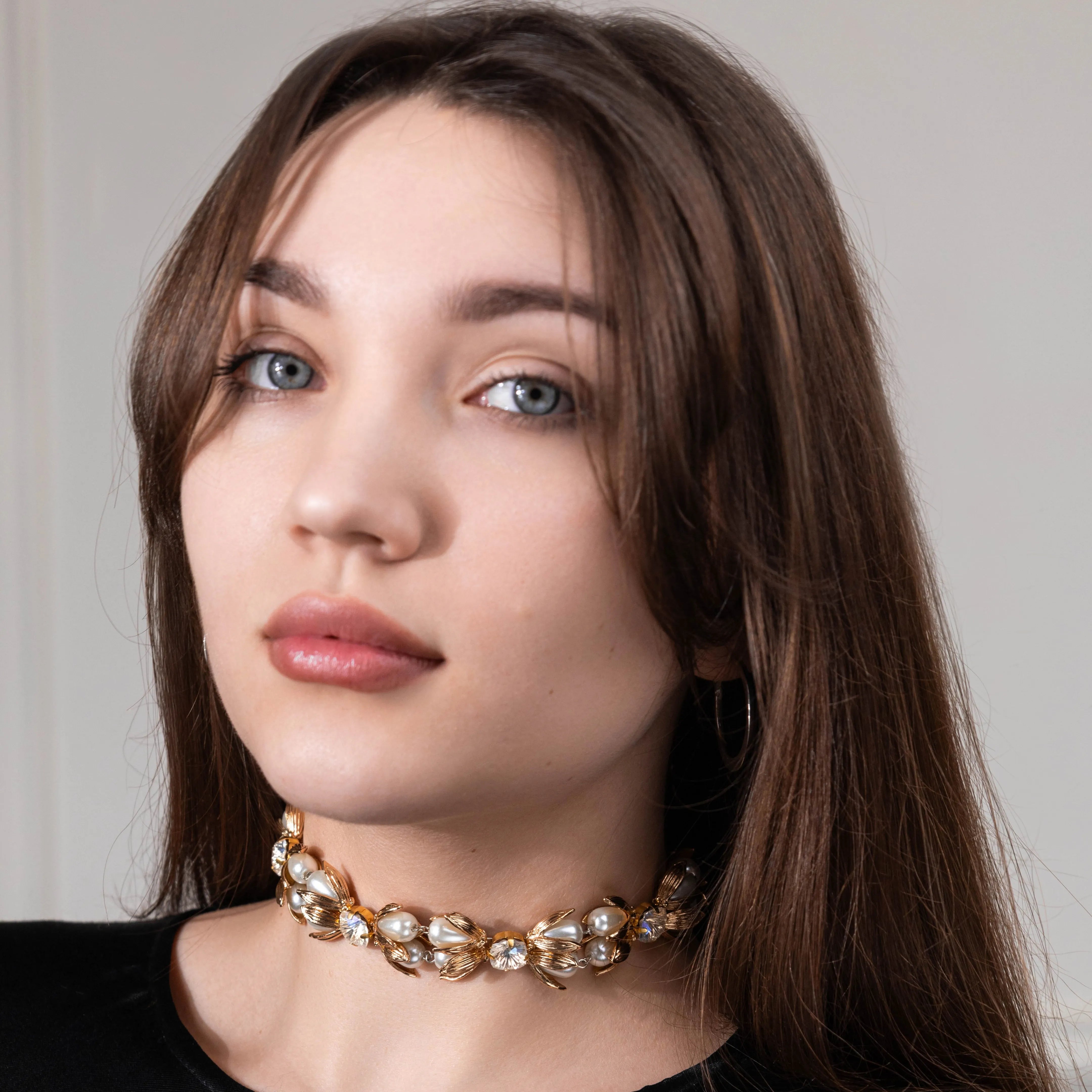 Чокер Карен зі стразами та перлинами айворі із золотим
