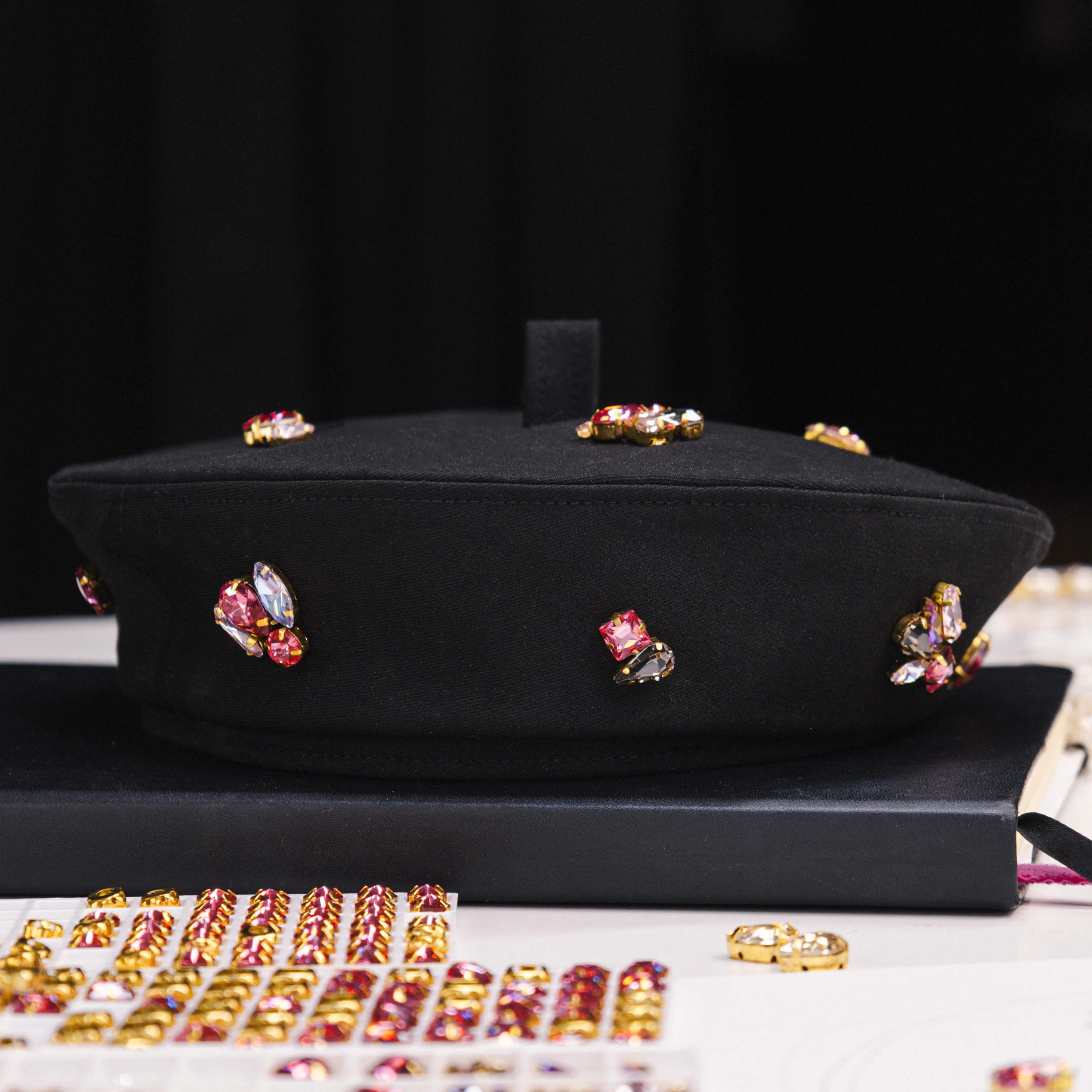 Берет Bloom з рожевими акцентами чорний