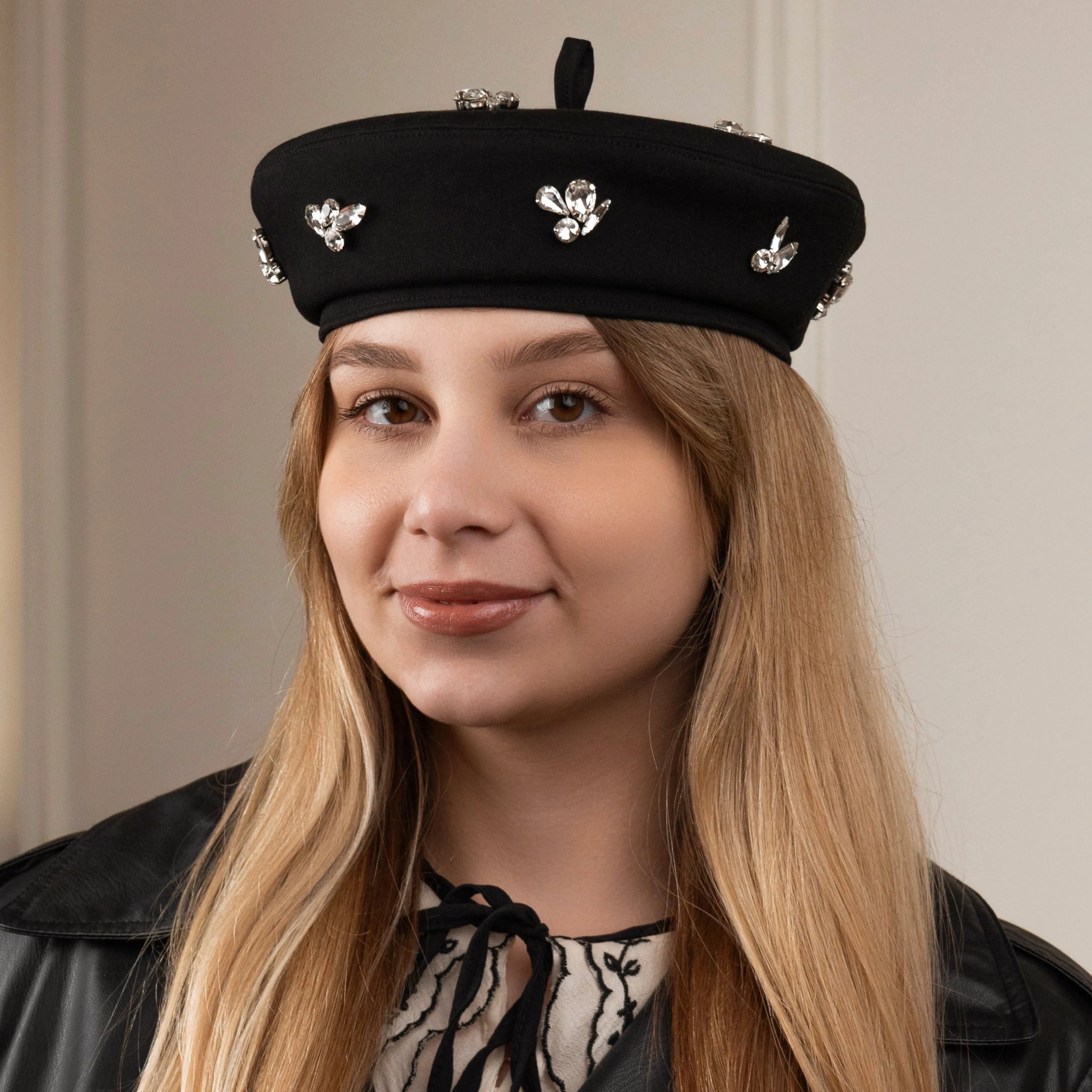 Берет Bloom із сріблястими акцентами чорний